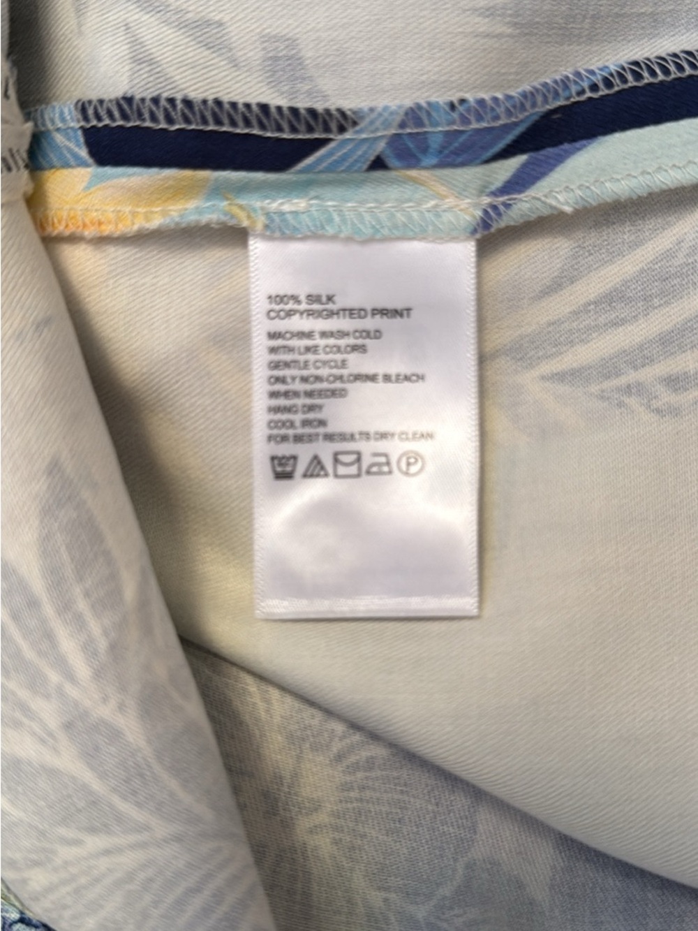 Tommy Bahama 30th Anniversary "Passport to Paradise" Patchwork Silk Shirt - Picture 6 of 6